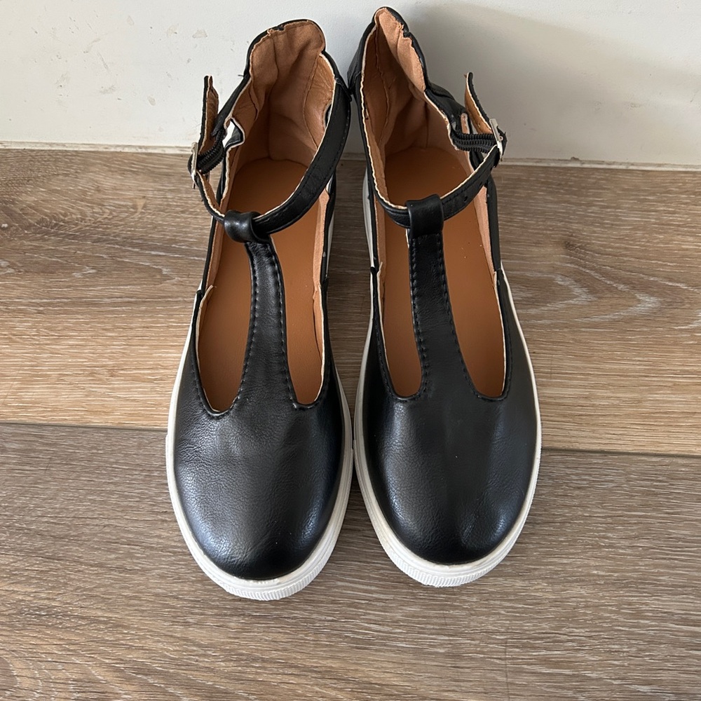 NWOT Mary Jane with Buckle Black Flats Women size 7 - perfect condition